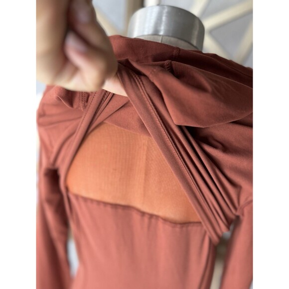New Essential Bodywear EBW FIT Defined Hooded Yoga Jacket  Women Maroon S L - Picture 5 of 10
